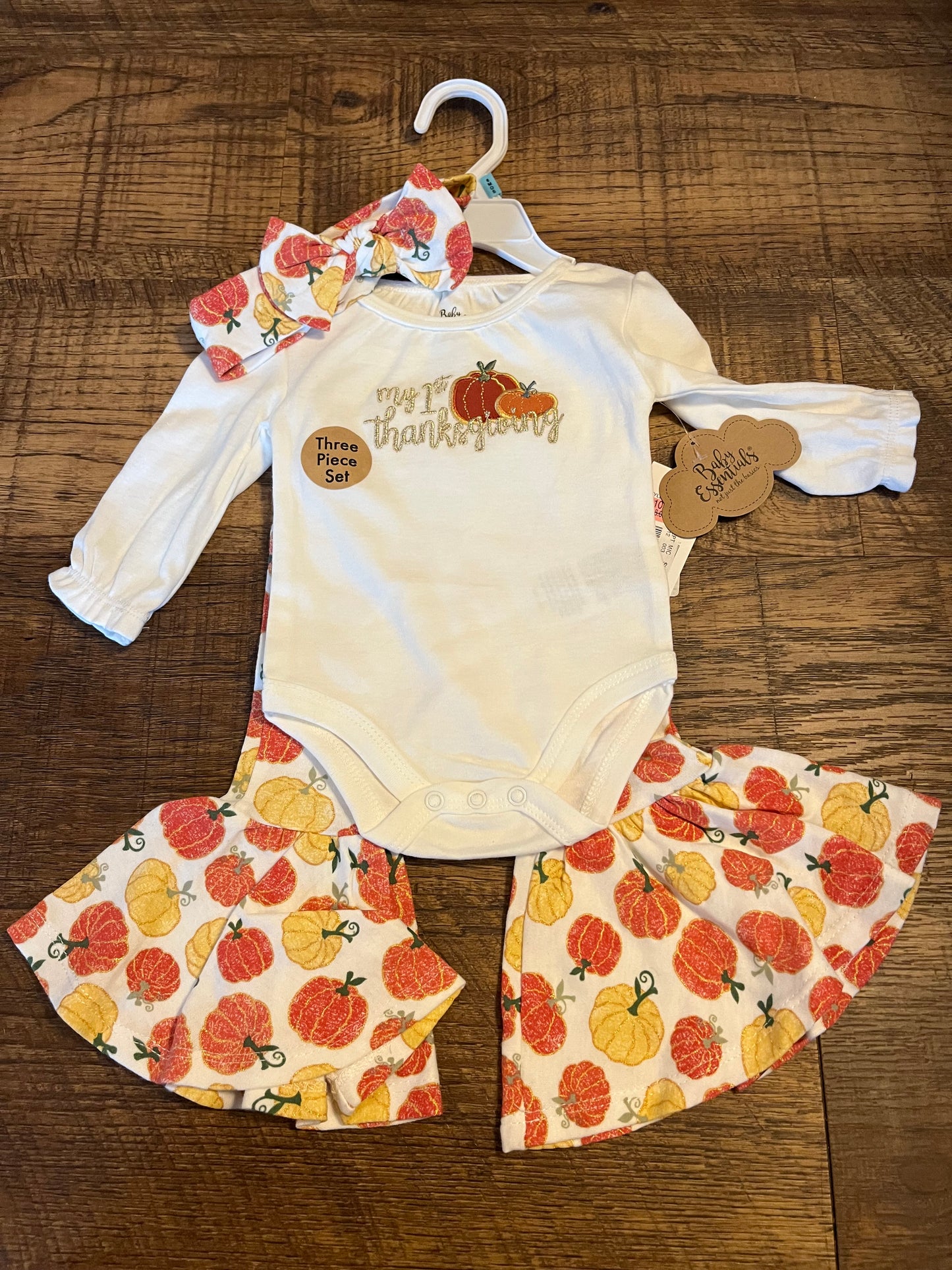 3 Piece 1st Thanksgiving Dillards Baby Essential Outfit in a Size 6 Month