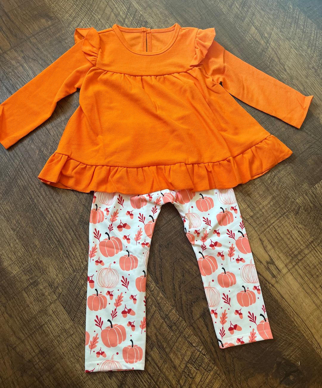 Orange 2 Piece Pumpkin Legging Set in a Size 2T