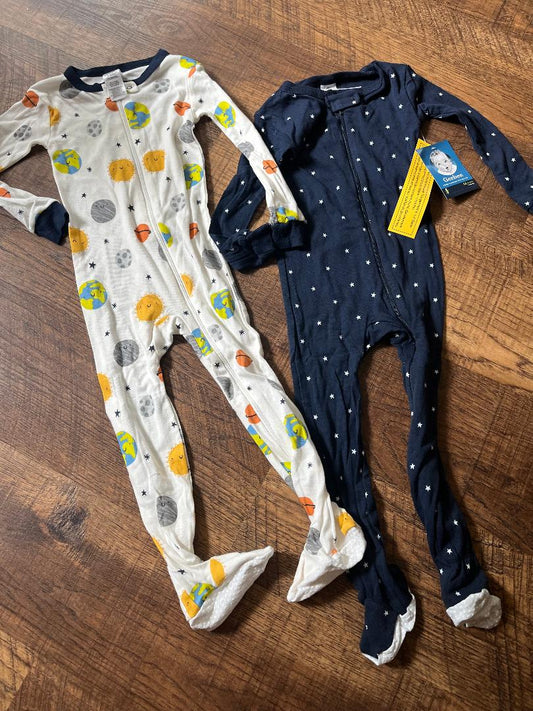 2 Gerber Planet and Stars PJ Set in a Size 24 Month