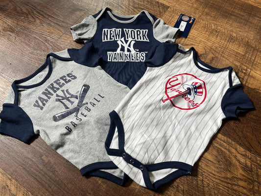 New York Yankees 3 Piece Onesie Set in a Size 12 Month